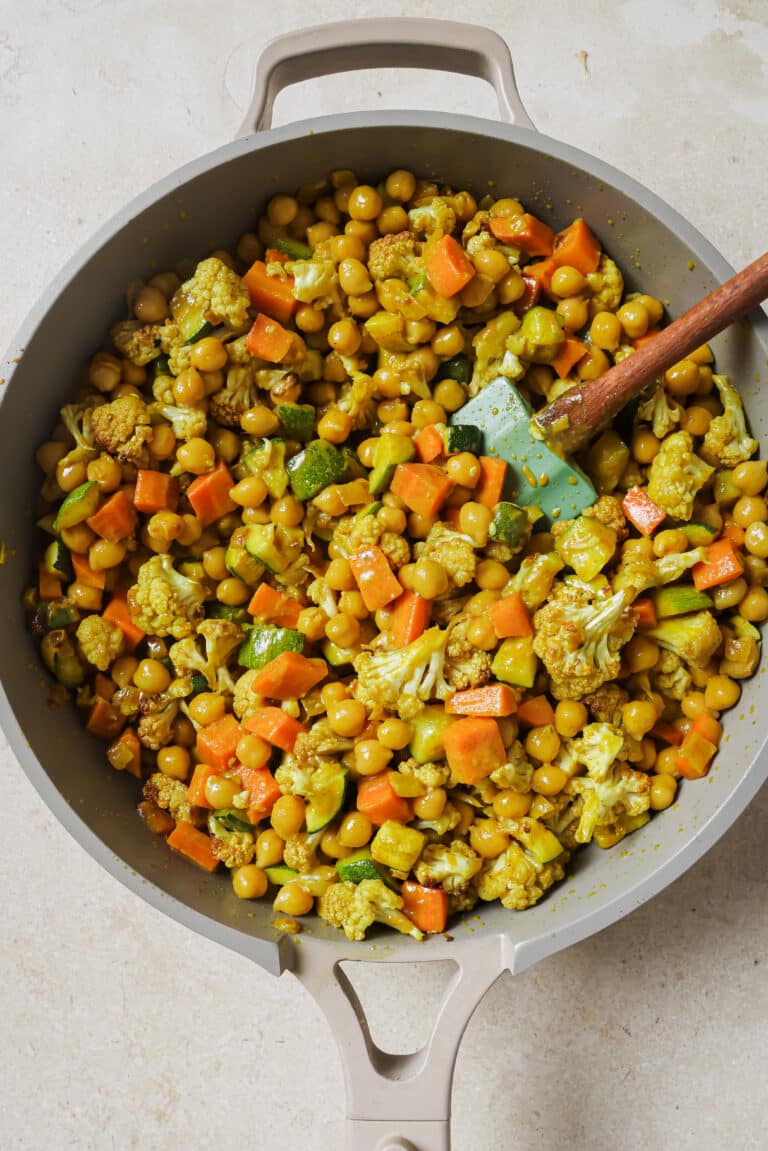 30-Minute Roasted Cauliflower Curry with Chickpeas (Vegan) - Two Spoons