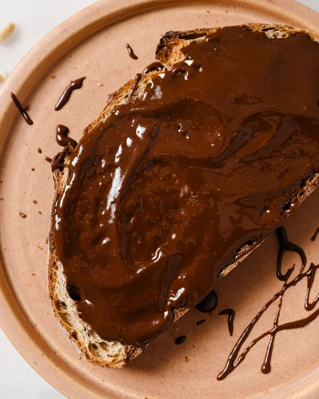 Just 3 ingredients to make the dreamiest, creamiest Vegan Nutella at home?! YES please. 🍫✨

This smooth and fudgy hazelnut spread is my healthy twist on the beloved French classic. Perfect on crepes, toast, waffles, or straight off the spoon. There’s NO refined sugar or oils, but all the indulgent vibes.

After living in France, I get the Nutella obsession… so I had to create a version that actually tastes like the real deal, but better for you. You’re going to LOVE it. 💛

Comment NUTELLA below and I’ll DM you the recipe! 💌

#nopreservatives #refinedsugarfree #plantbasedrecipe #nutellarecipe #healthysnackrecipe #healthysnackideas #kidfriendlyrecipe #chocolatespread #veganrecipe