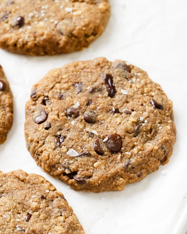 These oatmeal cookie recipe uses quick oats and it's gonna change your cookie game 🙌 If there’s one thing I’ll never say no to, it’s a chewy chocolate chip cookie! ...and this recipe is my current obsession.

They’re made with quick oats (for that perfect chewy texture), apple sauce, and coconut sugar, so they’re just the right amount of sweet and oh-so-satisfying.

Vegan, gluten-free, and made with 6 simple pantry ingredients, these are the cookies you’ll want to keep stocked for snack time, dessert time… basically all the time.

🍪 Save this recipe for your next baking day! 

.

.

.

#veganbaking #oatmealcookies #chewycookies #vegandessert #quickoatsrecipe