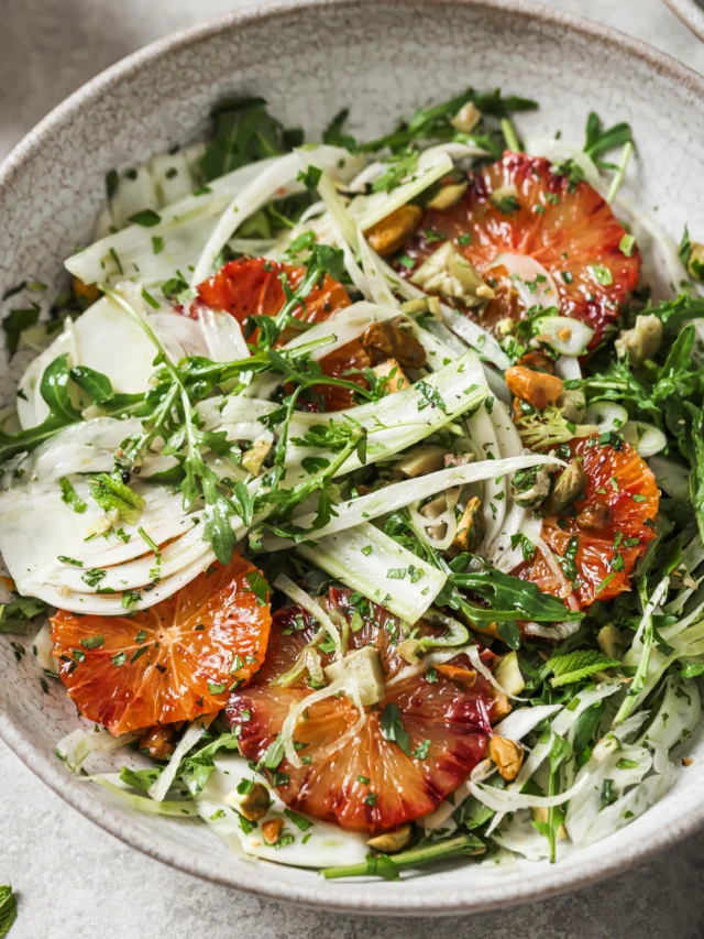 20-Minute Blood Orange & Fennel Salad. It’s bright and refreshing with arugula, castelvetrano olives, pistachios, and a simple lemon dressing. Comment “ORANGE” and I’ll send you the recipe!🍊👇

#bloodorange #healthysalad #vegansalad #dinnersalad #healthyveganrecipes