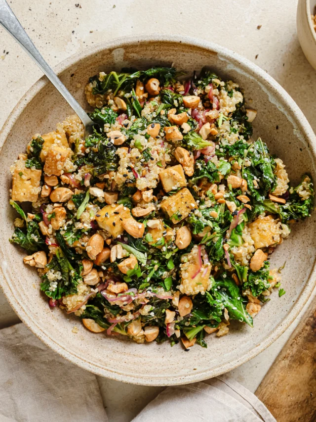 Here’s my 30-Minute Warm Kale Quinoa Salad with Tofu. Comment “KALE” for the recipe. This warm salad is made on the stove top! Drizzled with a miso ginger dressing. It’s real food ingredients for a nourishing salad.👌 Enjoy!

#vegansalad #dinnersalad #kalesalad #quinoasalad #plantbasedrecipes