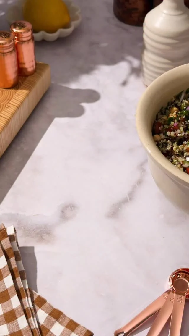 30-Minute Herby Chickpea Quinoa Salad.🌱 Comment “CHICKPEA” for the recipe. It’s loaded with plant protein and served with a bright lemon vinaigrette. Enjoy! 

#quinoasalad #chickpeasalad #plantbasedrecipe #healthyrecipe #twospoons