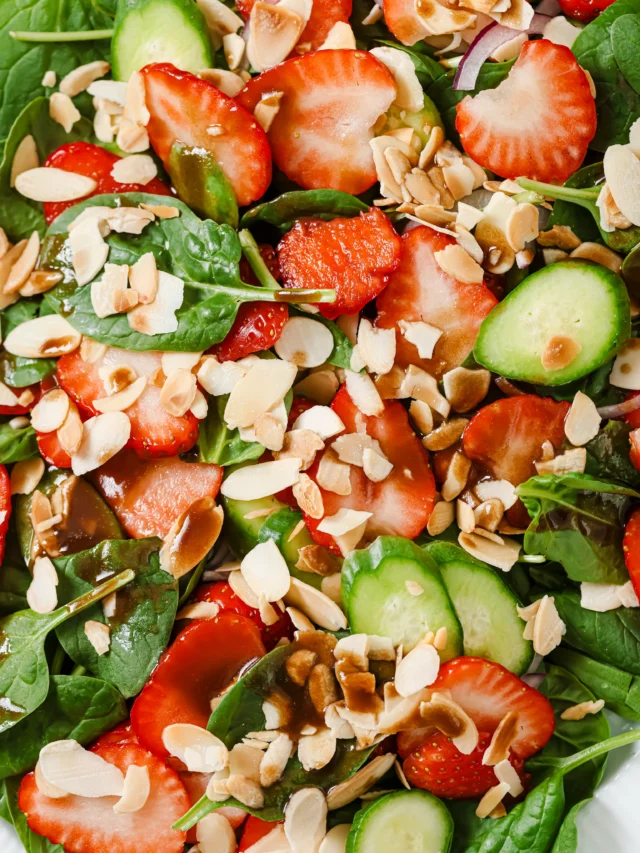 20-Minute Strawberry Spinach Salad with toasted almonds and balsamic dressing.🍓🌱This is such a great summer salad: light, refreshing, crunchy and wholesome. Comment “STRAWBERRY” for the recipe. Hope you love it as much as I do.😘

#spinachsalad #strawberrysalad #plantbasedrecipes #saladsofinstagram #twospoons