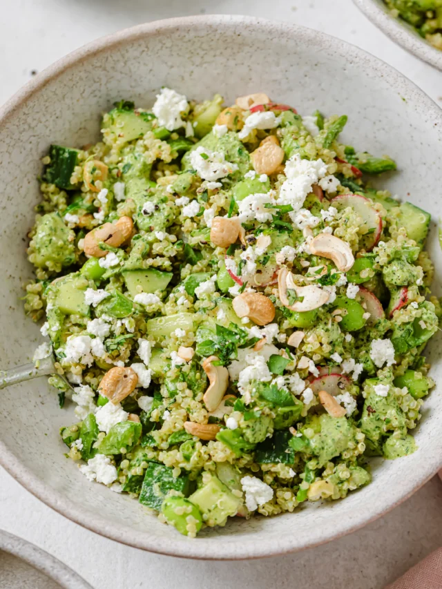 NEW RECIPE: Green Goddess Salad with Quinoa. It’s got 8 plant points, 15g plant protein, and 10g fiber per serving.🙌 Comment “RECIPE” and I’ll send it to you.😘

#wholefoodeating #wholefoodplantbased #greengoddess #quinoasalad #healthysalad 

https://www.twospoons.ca/30-minute-chopped-green-goddess-quinoa-salad/