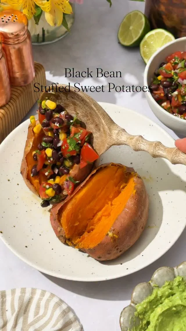Secret’s out... 🤐 Dinner doesn’t need to be complicated. My Viral Black Bean Stuffed Sweet Potatoes is hard proof. Comment “RECIPE” and I’ll DM you.🍠 

#stuffedsweetpotato #wholefoodplantbased #wfpb #sweetpotato #plantbaseddinner 

https://www.twospoons.ca/mexican-stuffed-sweet-potatoes/