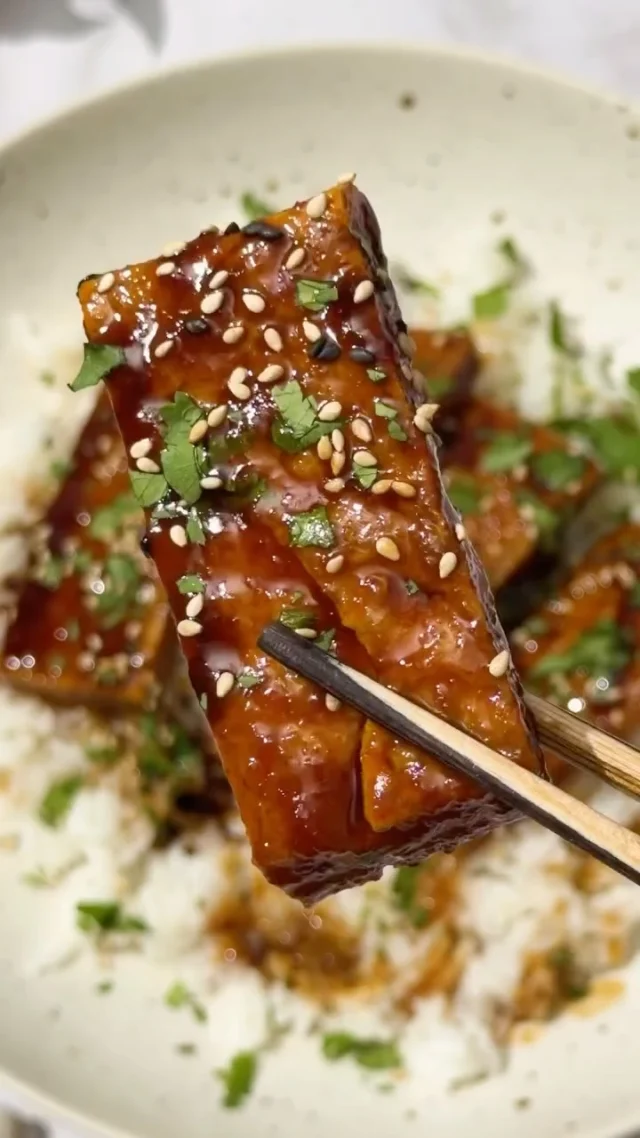 Meet the world’s easiest tofu recipe. No pressing, no marinade, no stress.🚫 Comment “RECIPE” and I’ll send you this 20-Minute Crispy Pan-Fried Tofu!🥢

#tofu #tofurecipes #wholefoodplantbased #wfpb #plantbasedprotein 

https://www.twospoons.ca/crispy-pan-fried-tofu/