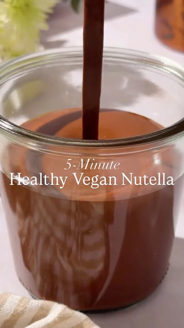 You will never buy store-bought Nutella again after hearing this.😮 Comment “RECIPE” for this Healthy Homemade Nutella with 3 real-food ingredients. 

#healthynutella #nutellalovers #plantbasedrecipes #wholefoodplantbased #vegannutella 

https://www.twospoons.ca/creamy-smooth-vegan-nutella-3-ingredients/