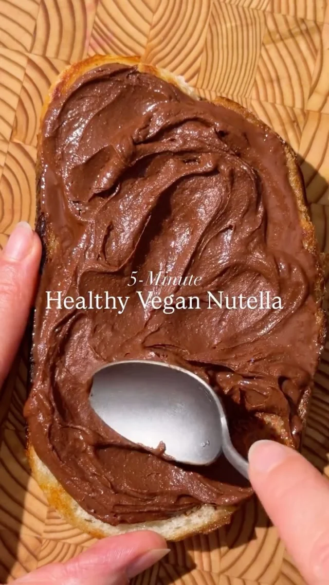 If you haven’t tried my 3-Ingredient Vegan Nutella: hazelnuts + melted chocolate, + maple syrup. Blend, slather, enjoy. Comment “RECIPE” and I’ll dm you. 

#healthynutella #nutella🍫 #nutellalover #vegannutella #wholefoodplantbased 
 
https://www.twospoons.ca/creamy-smooth-vegan-nutella-3-ingredients/
