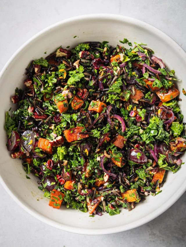 NEW: Autumn Harvest Crispy Wild Rice Salad.💜🌱 Your new fave fall salad awaits, with crispy wild rice, kale, roasted sweet potatoes, and crunchy red grapes. I promise you need this salad in your life! Comment “RECIPE” and I’ll send you the full thing.🧡

#crispyrice #fallsalad #harvestsalad #kalesalad #wildrice 

https://www.twospoons.ca/crispy-wild-rice-salad-with-kale-and-sweet-potato/