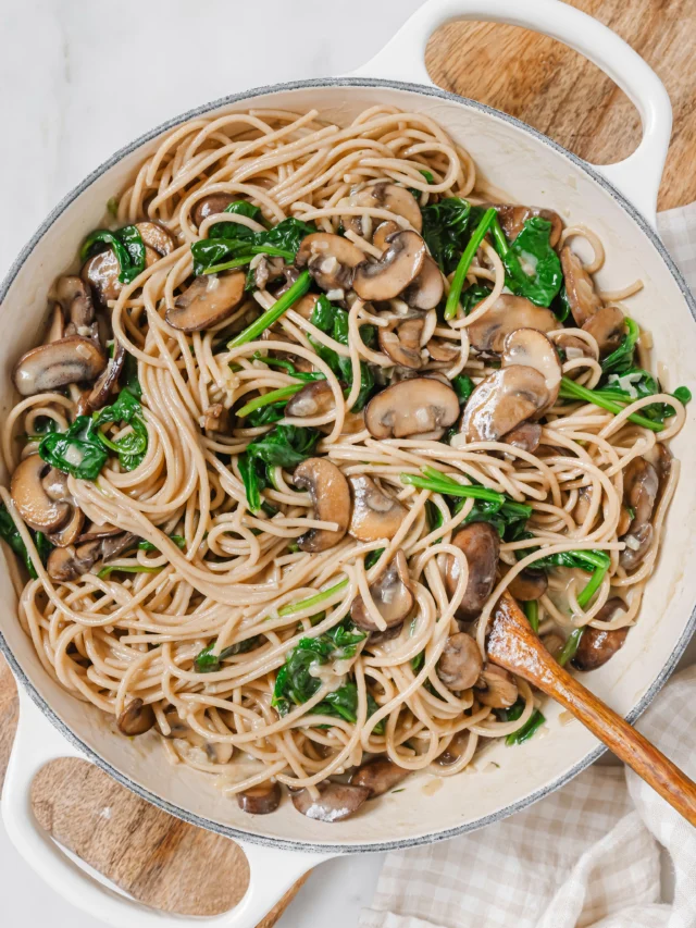 This Creamy Vegan Mushroom Pasta is literally the easiest dinner you’ll ever make. Ready in 20 minutes, with real-food ingredients. Comment “RECIPE” and I’ll send it to you.💛🌱

#veganpasta #mushroompasta #creamypasta #vegancomfortfood #wholefoodsplantbased 

https://www.twospoons.ca/creamy-vegan-mushroom-pasta/