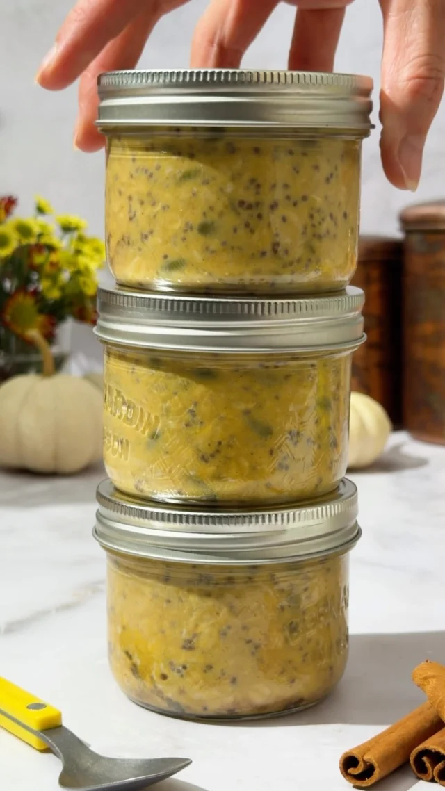Calling my witches near and far, breakfast is brewing in a jar 🫙🧙‍♀️ These meal-prep Pumpkin Overnight Oats have 10g of protein and 8g fiber per serving. Comment “RECIPE” and I’ll send you the spell.🔮✨

#overnightoats #pumpkinspiceseason #healthybreakfastrecipes #veganbreakfast #wholefoodsplantbased

https://www.twospoons.ca/healthy-pumpkin-pie-overnight-oats-vegan/