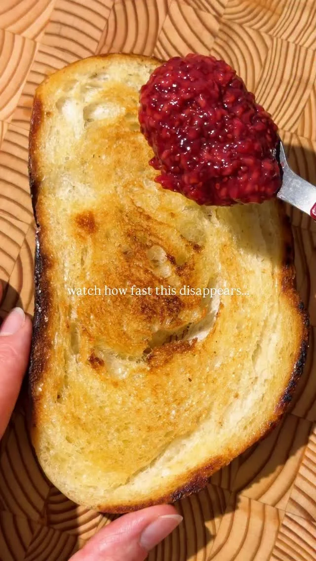 This raspberry chia jam lasted about 30 seconds.😍🫙 It’s just raspberries, chia seeds and maple syrup. Comment “RECIPE” and I’ll send it to you.😘

#chiajam #healthyjam #raspberries #wholefoodsplantbased #chiaseeds 

https://www.twospoons.ca/easy-raspberry-chia-seed-jam-how-to-make/
