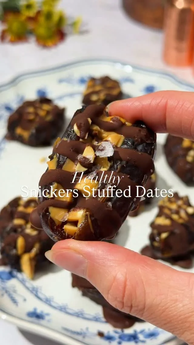 You’ll never eat a Snickers bar again.🤯 These Healthy Snickers Stuffed Dates are made with just 4 ingredients. No palm oil, or refined sugar. Comment “RECIPE” and I’ll send it.🤎

#wholefoodsplantbased #healthysweets #stuffeddates #chocolatecovereddates #twospoons 

https://www.twospoons.ca/chocolate-covered-stuffed-dates-with-peanut-butter/